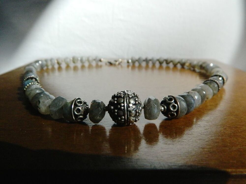 Collier en labradorite et argent du Tibet Bijoux et montres