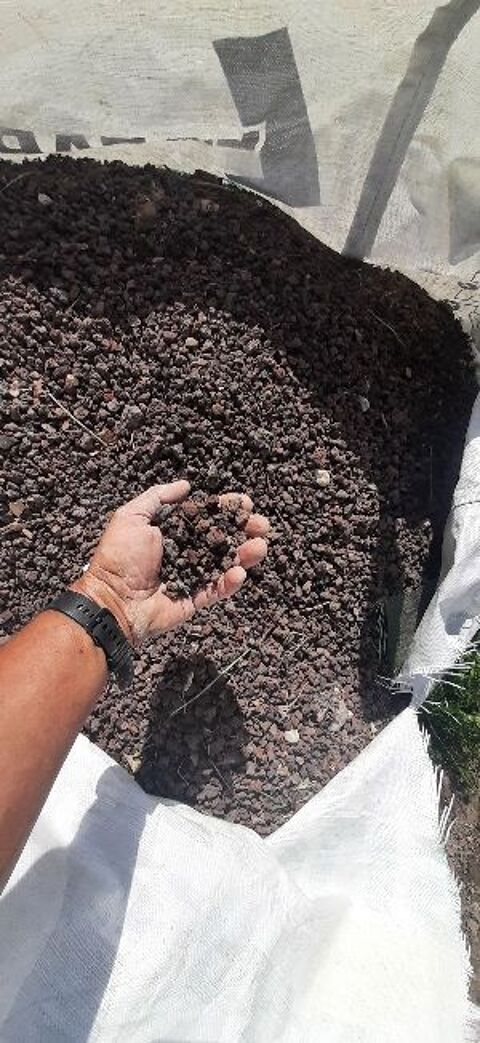 Donne pouzzolane. 0 Prvessin-Mons (01)