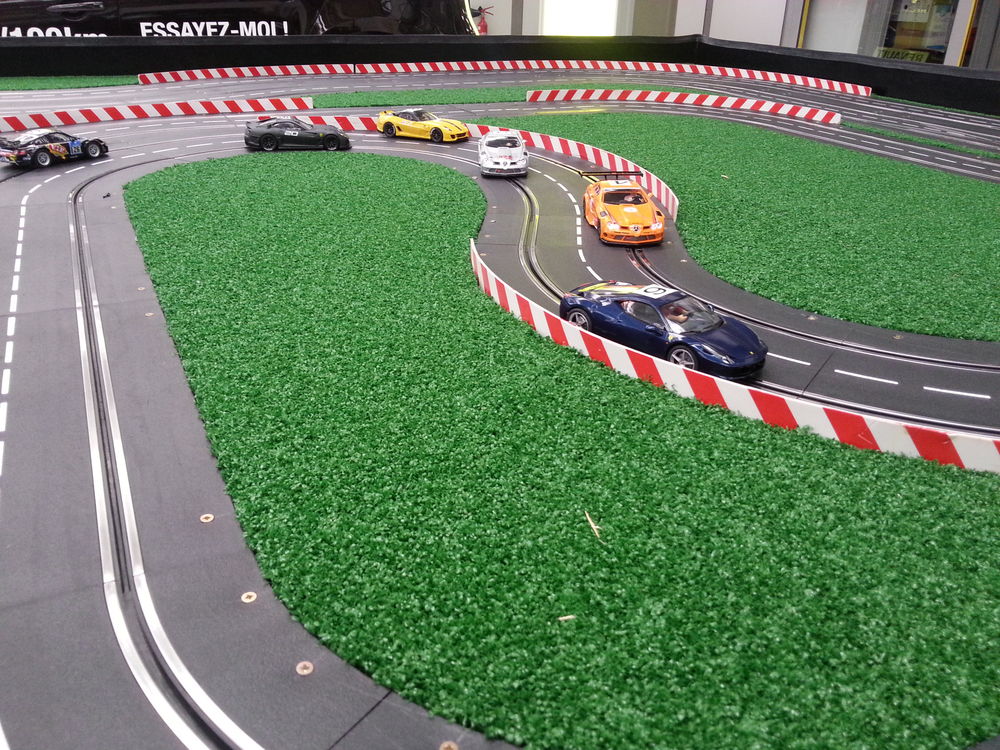 CIRCUIT DE SLOT-RACING Jeux / jouets