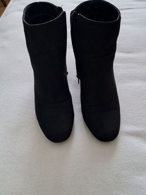 Bottines noires . Pointure 38.  En cuir. Tex. 15 Pont-de-Salars (12)