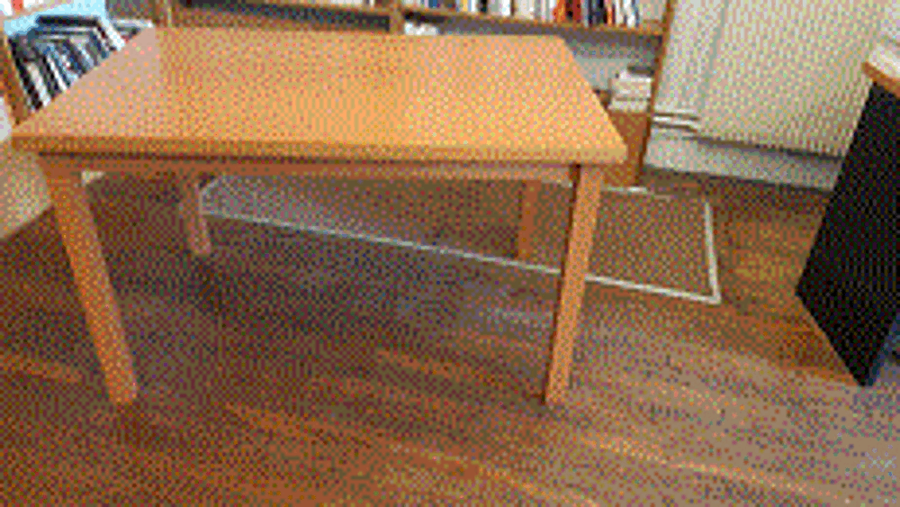 Table 110 x 80, bois massif. Meubles