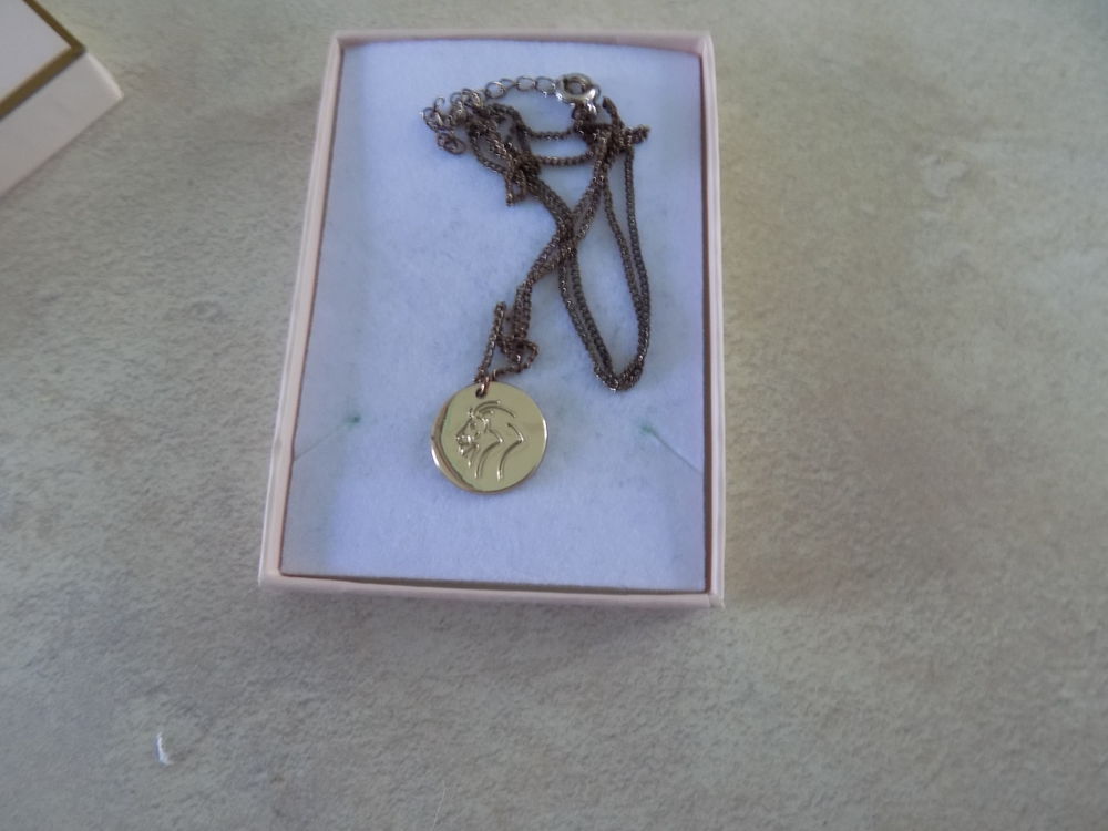 Collier lion Bijoux et montres