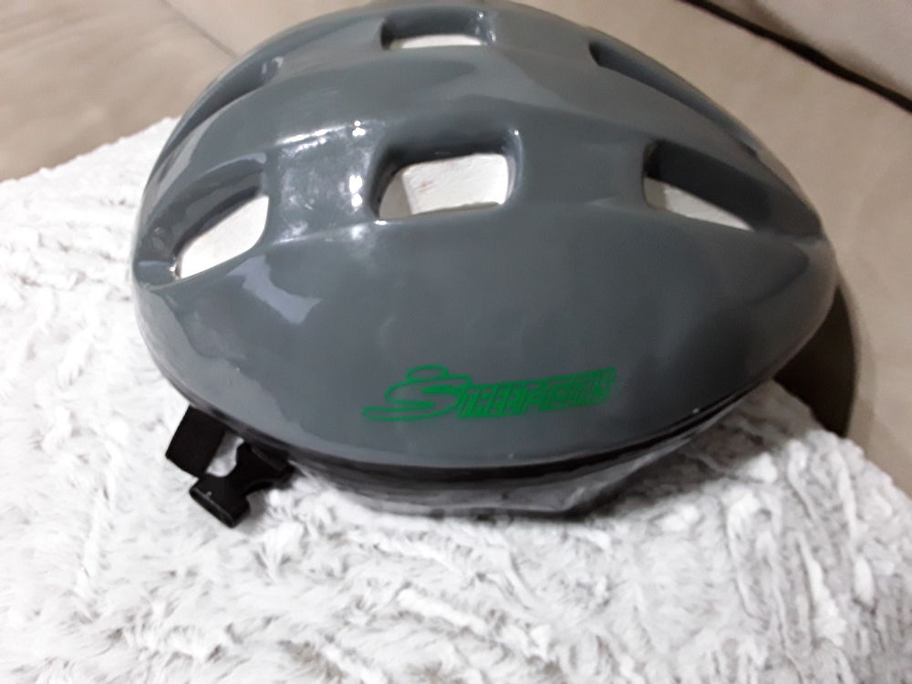 CASQUE TS STREET .TEENS , CPSC 
GRIS 
BON &Eacute;TAT Sports