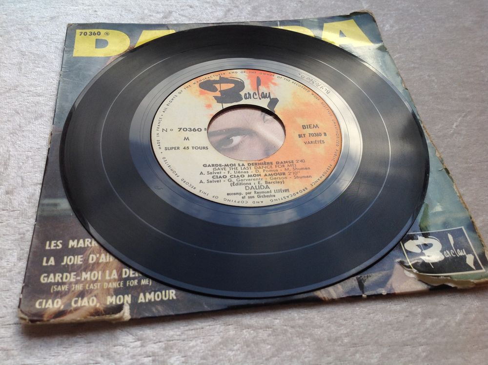 DALIDA DISQUE TR&Egrave;S BON &Eacute;TAT 4 TITRES Envoi possible
CD et vinyles