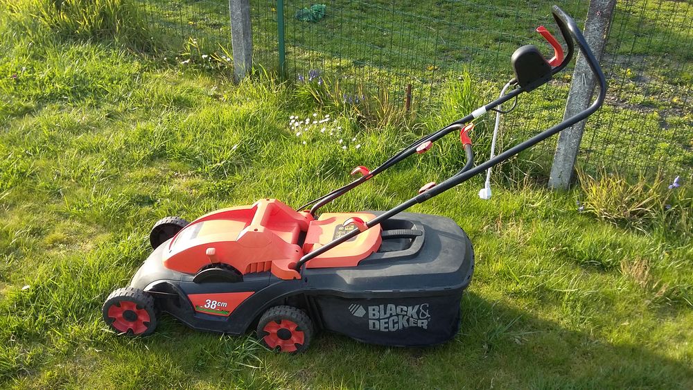 Tondeuse BLACK &amp; DECKER GR3810. Jardin