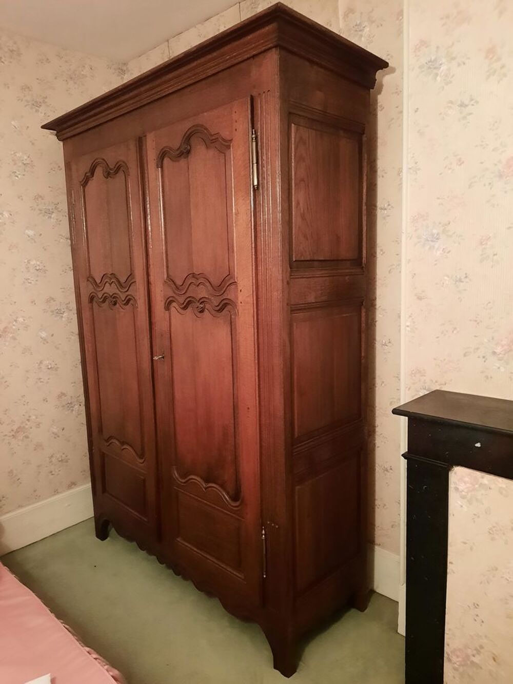 Belle grande armoire ch&ecirc;ne . Meubles