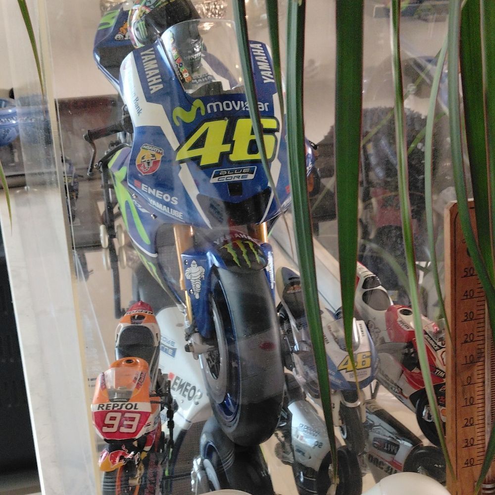 Yamaha YZR M1 2016 1/4&egrave;me Altaya Décoration
