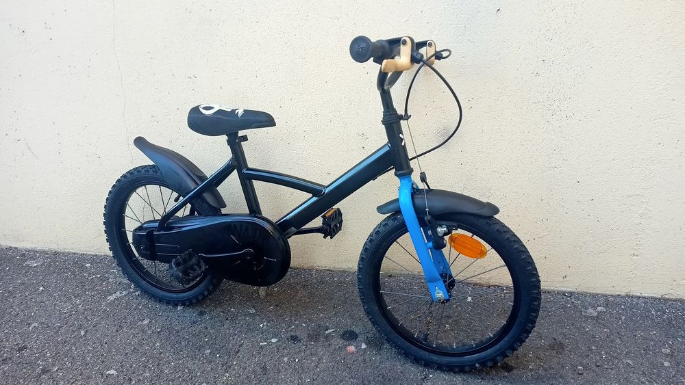 velo 16 pouces noir et bleu Vélos