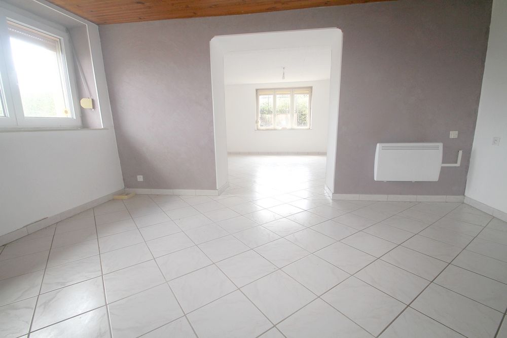 Vente Maison Maison de type F9, 319 m² habitable divisible en trois habitations, 6 chambres, 3 garages, grenier aménageable de 300 m², 844 m² de terrain. Viller