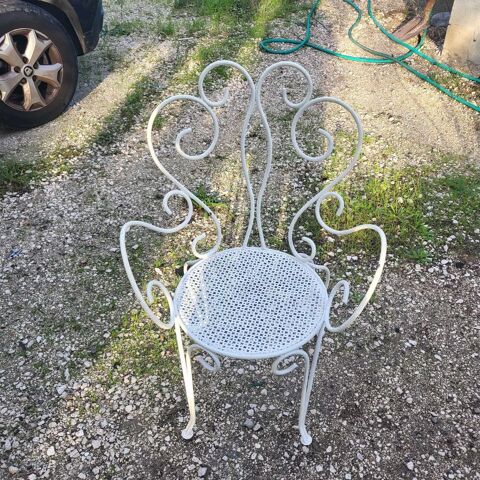 tr�s beau salon de jardin romantique fer forg� ancien 250 La Farl�de (83)