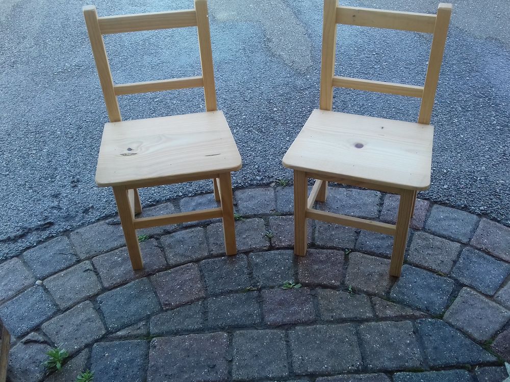 deux chaises enfants Meubles