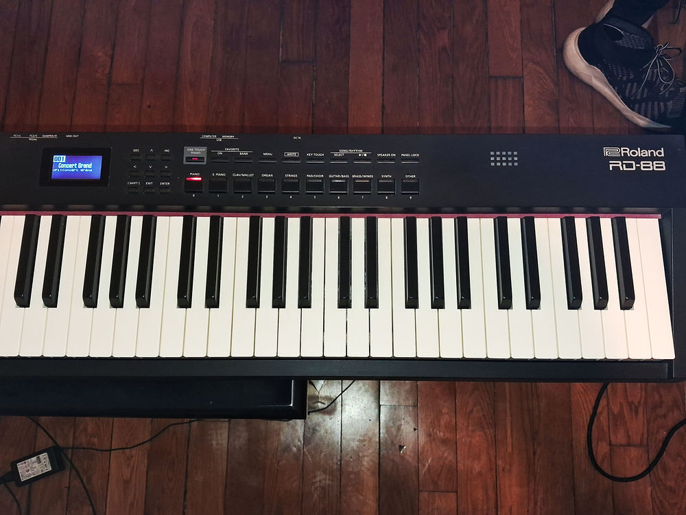 Clavier Roland RD88 avec stand pliable, pied de sc&egrave;ne, banc Instruments de musique