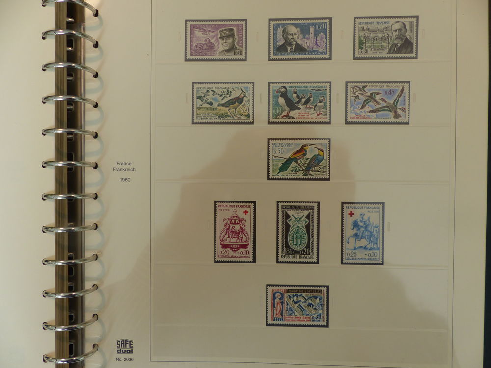 COLLECTION COMPLETE DE TIMBRES NEUFS ** DE 1945 A 1960 
