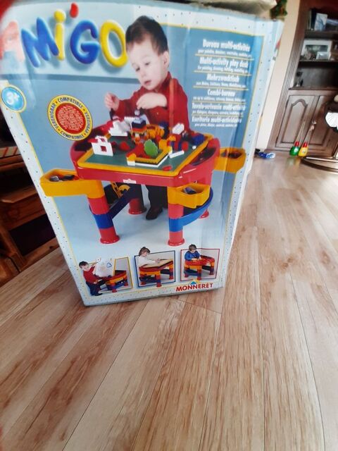 Bureau Multi-activit�s MONNERET multicolore + 3 ans. 25 Le Vernois (39)