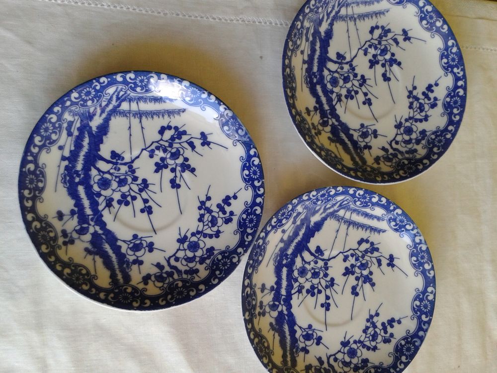bol + 4 assiettes en porcelaine blanche et bleue japon. Cuisine
