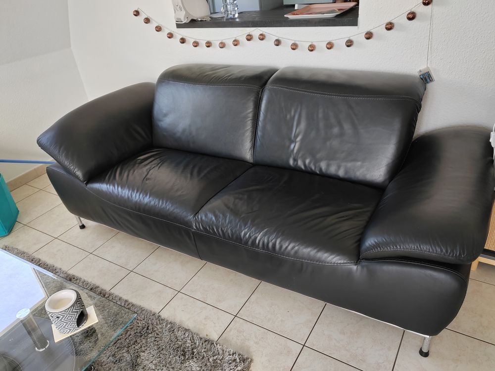 Canap&eacute; en cuir noir
Meubles
