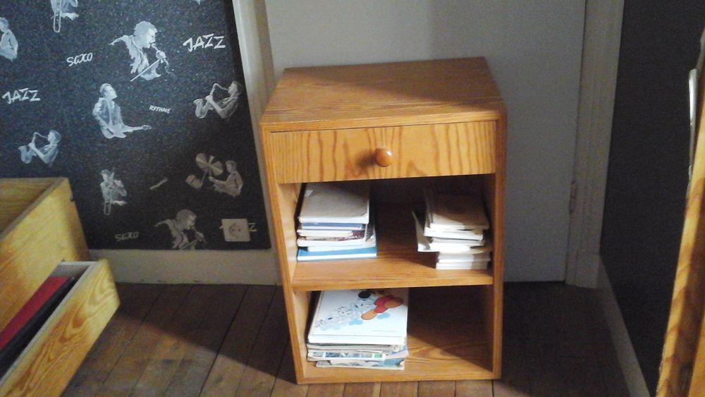 Lit pour enfant ou ados et table de chevet
Meubles