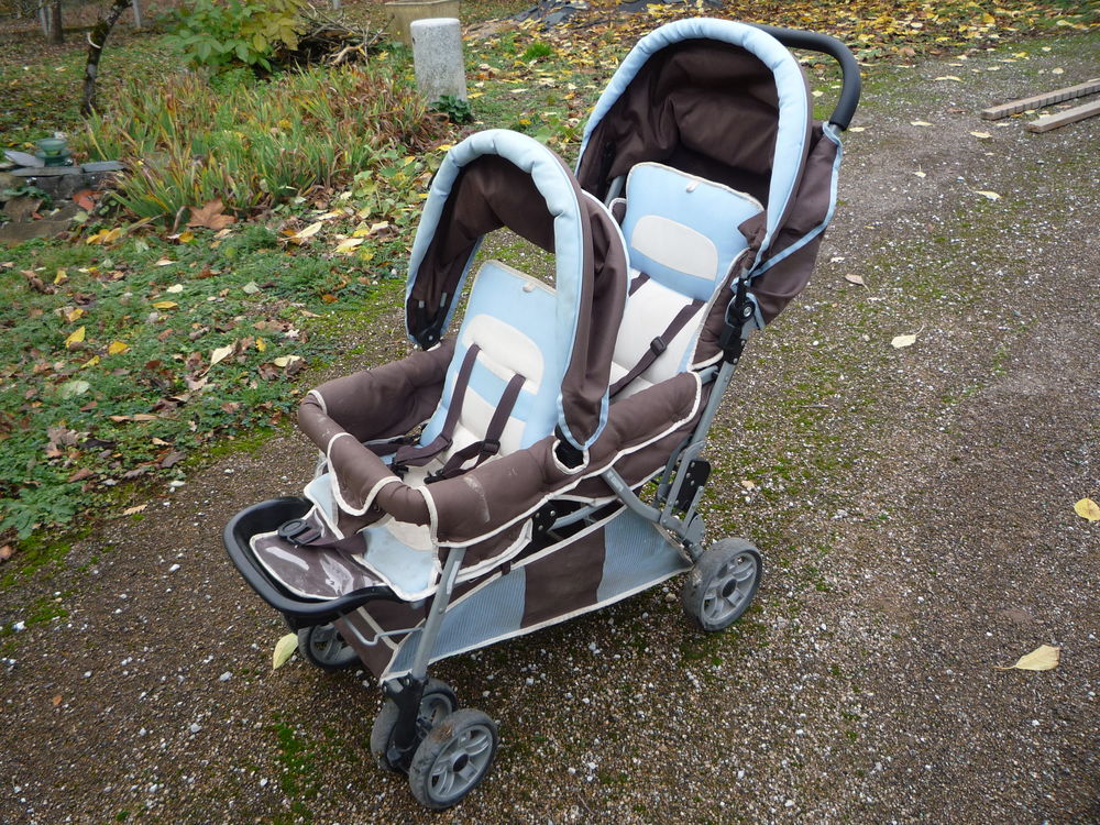 Poussette double / jumeaux / RAYLCO
Bon &eacute;tat Puériculture