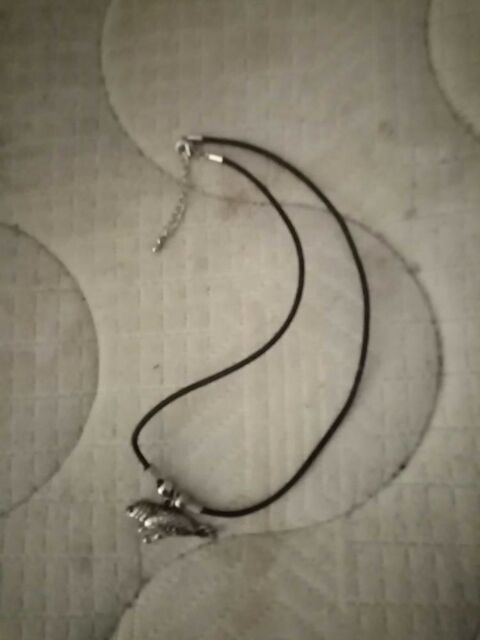 Collier noir dessin phoque 198 Biarritz (64)