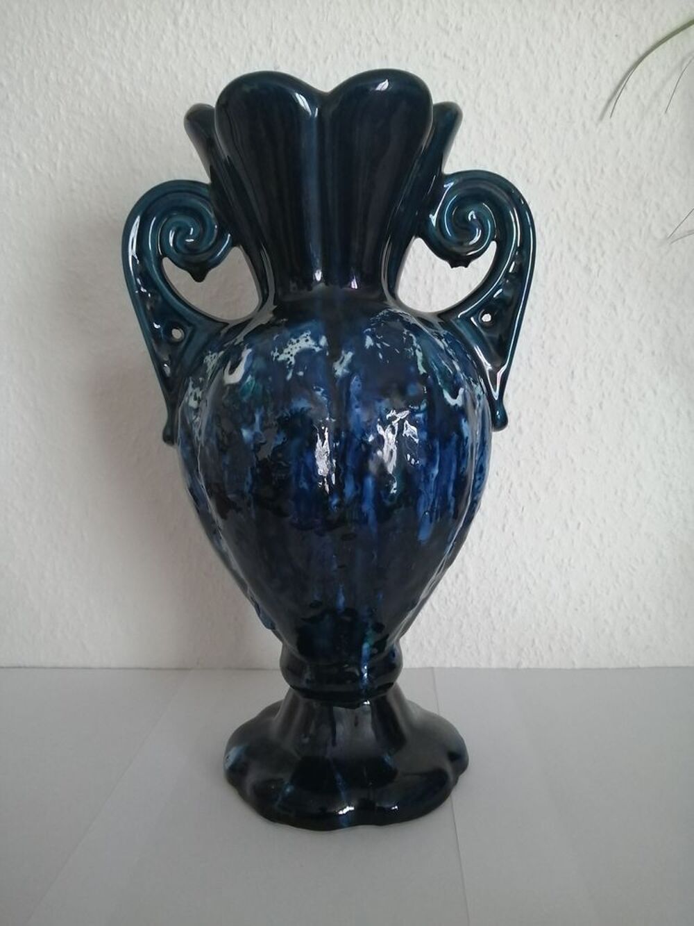 Beau vase / amphore Vallauris couleur bleu lave Décoration