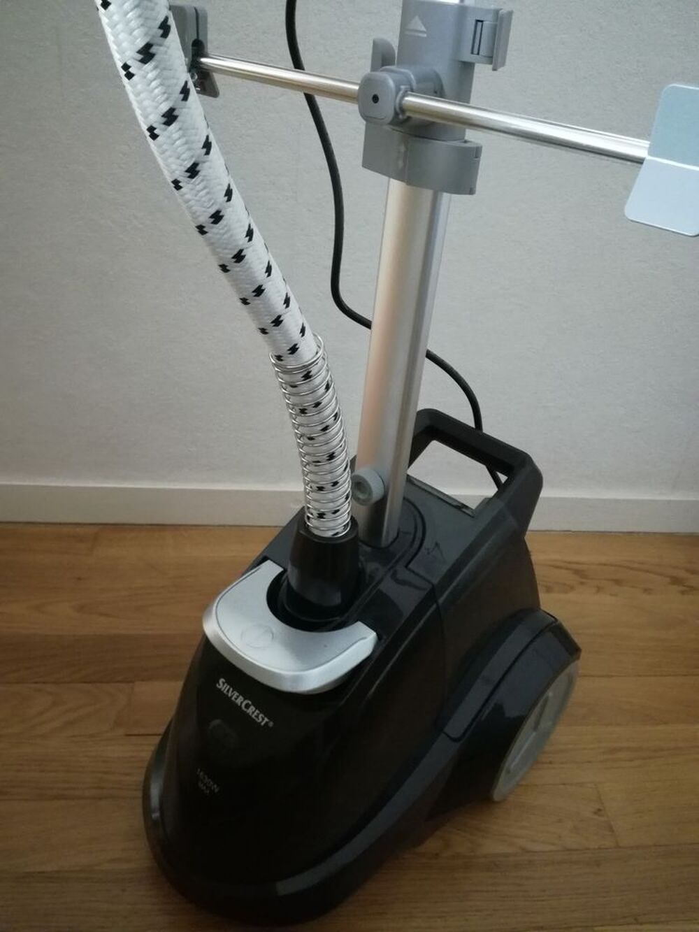 Defroisseur vapeur vertical Silver Crest Electroménager
