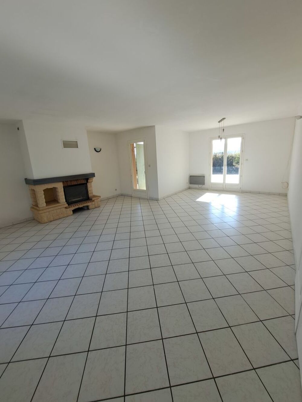 Location Maison Maison 5 pièces à louer à CHATEAUNEUF SUR ISERE. Châteauneuf-sur-isère