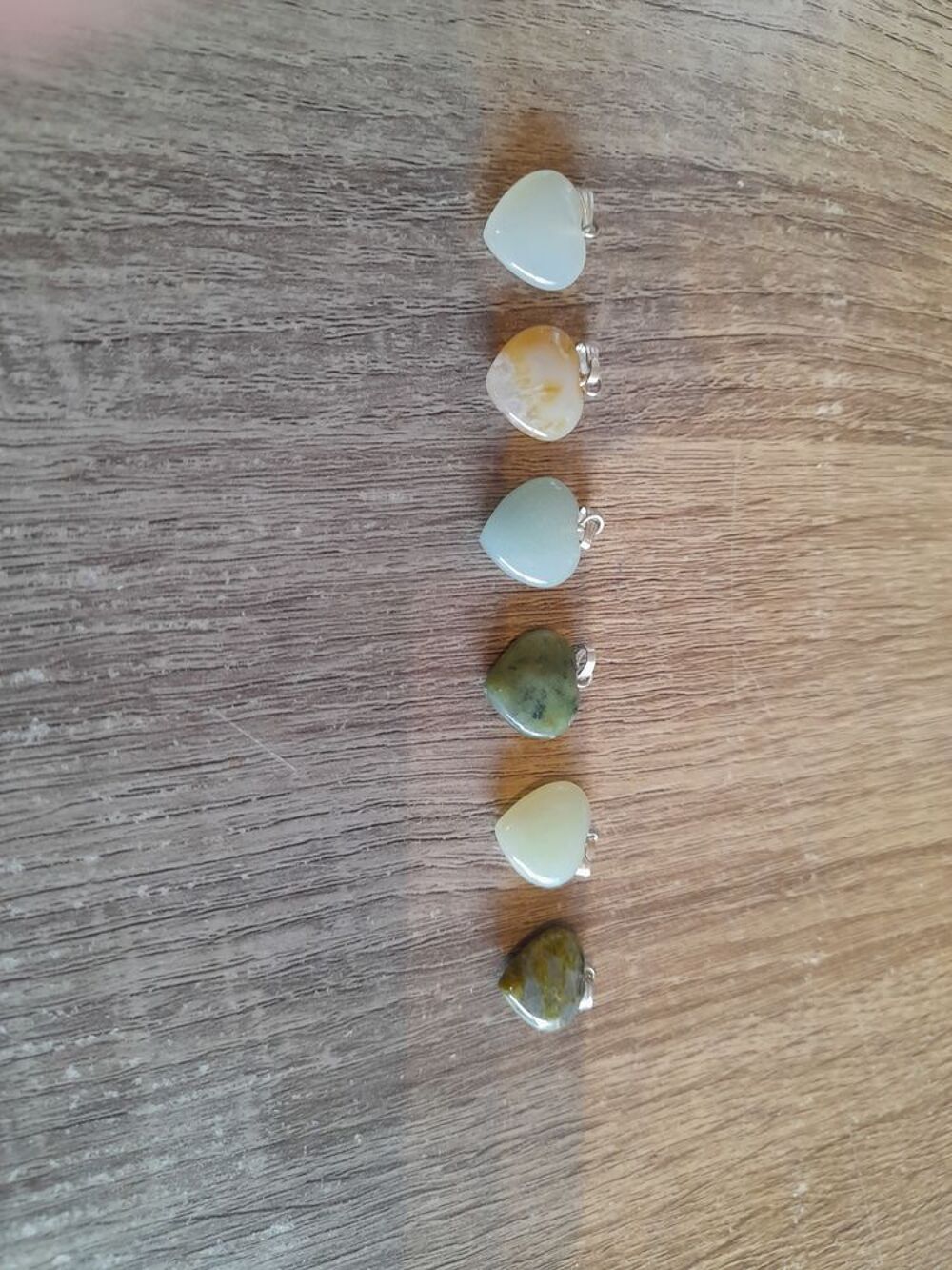 Petits coeurs en pierre v&eacute;ritable (28b) Bijoux et montres