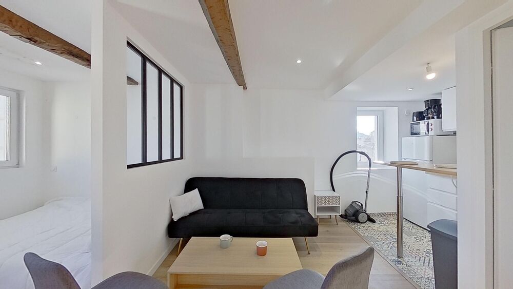 Location Appartement : T1 rénové en centre-ville Marseille 1
