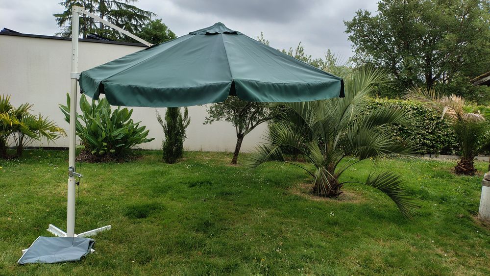 Parasol d&eacute;port&eacute; GREE GARDEN bon &eacute;tat Jardin