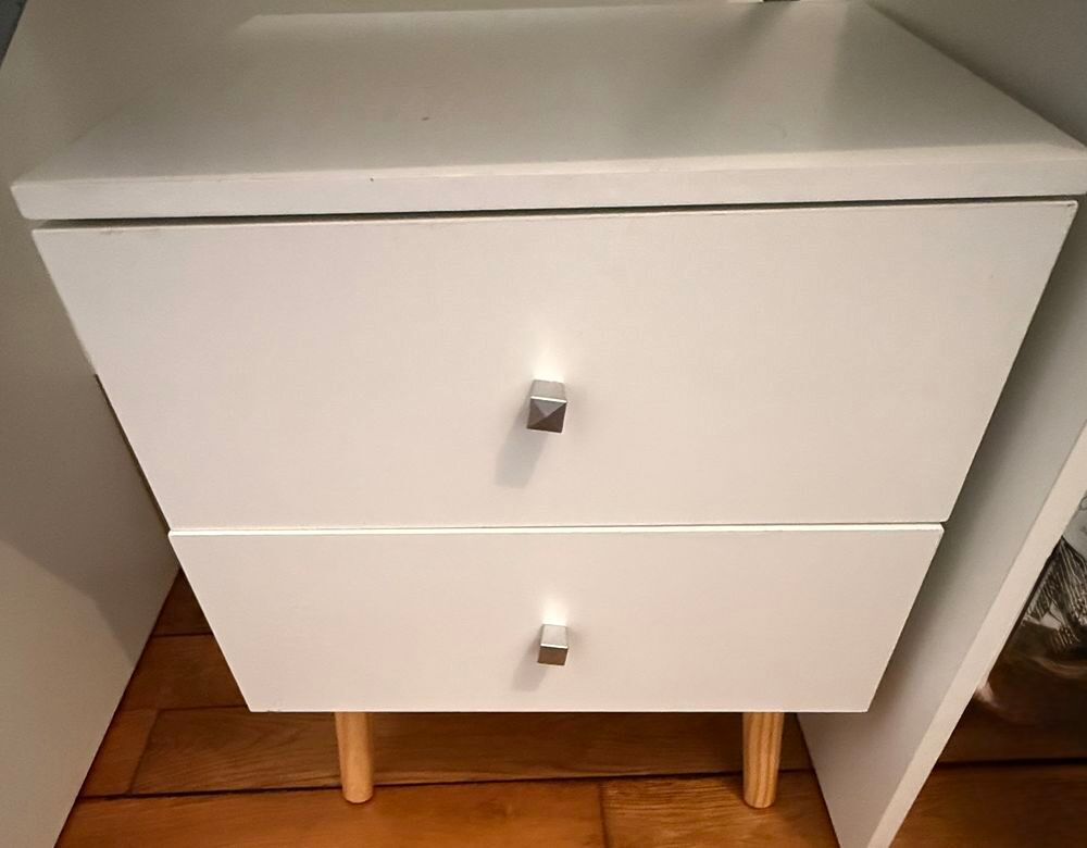 Lot de 2 tables de chevet blanches 2 tiroirs - pieds bois Meubles