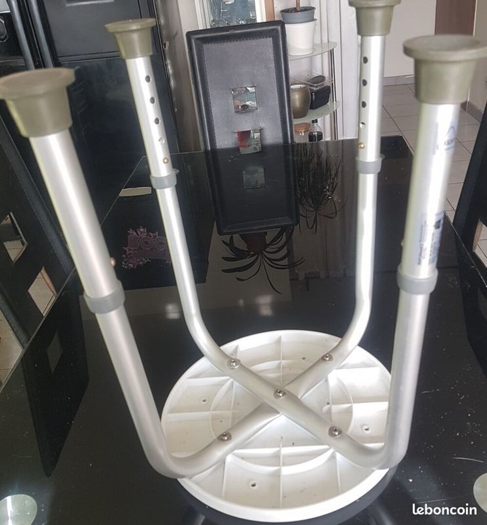 Siege/tabouret de bain m&eacute;dicalis&eacute; neuf Meubles