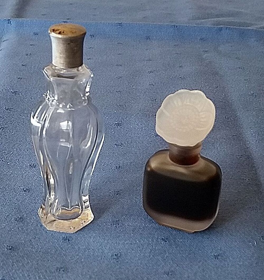 Miniatures de parfum et flacons E. Lauder 