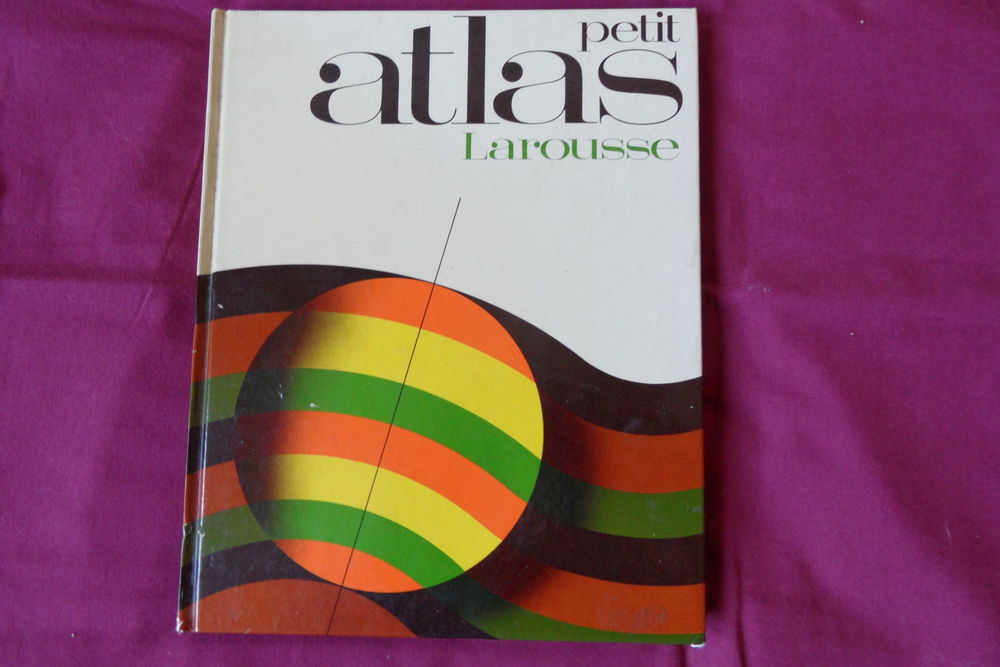 Atlas Larousse Livres et BD