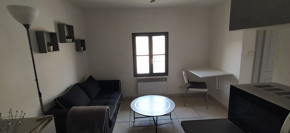 Location Appartement Joli T1 meublé idéalement placé plein centre Nîmes