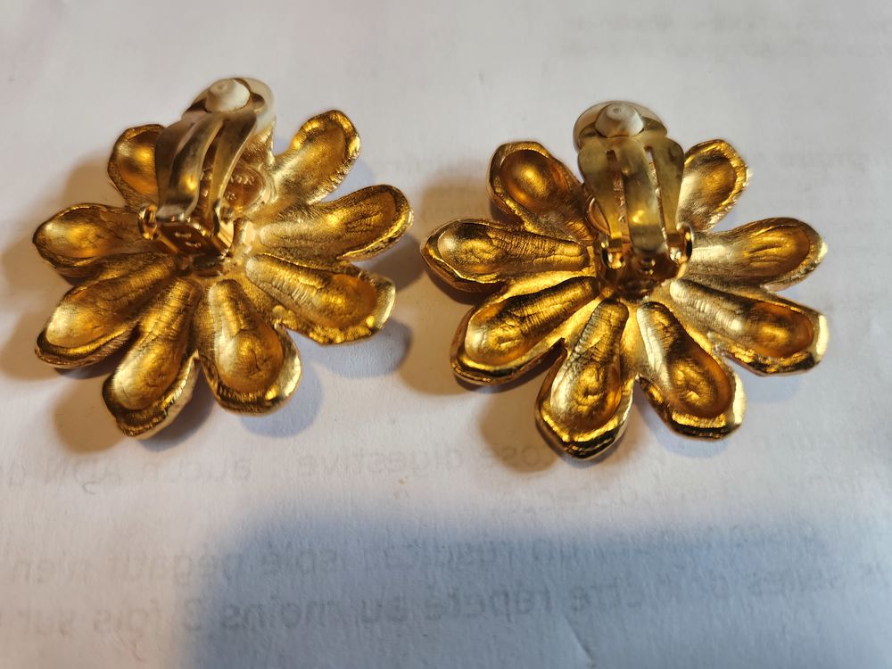 BO Clip fleur LANVIN Dor&eacute;e Bijoux et montres