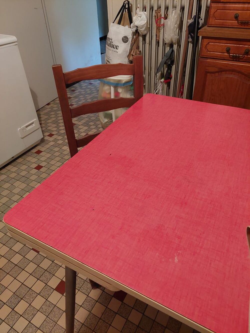 TABLE DE CUISINE EN FORMICA ROUGE Meubles