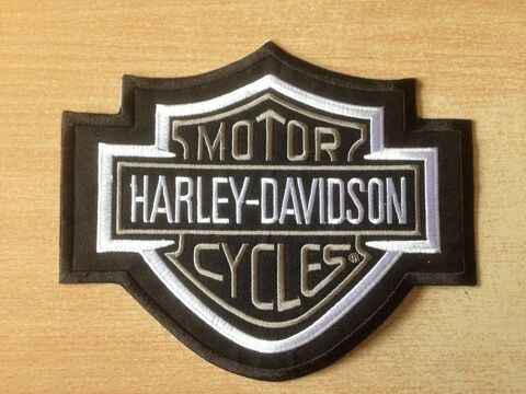 �cusson harley davidson bar and shield noir blanc
taille L 20 Carnon Plage (34)