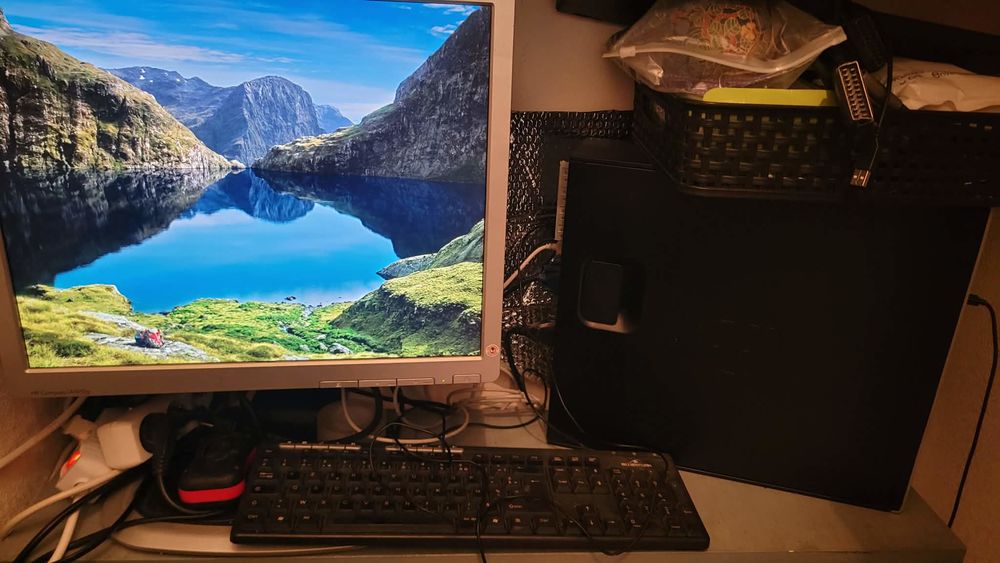 Ordinateur fixe , tour plus &eacute;cran Matériel informatique