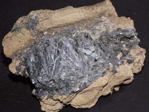 Stibine sur gangue  Roumanie  323gr  99 x 86 x 46 mm 80 Moyenmoutier (88)