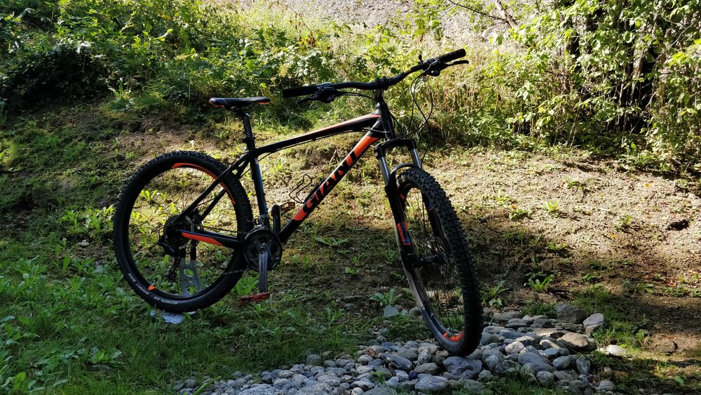 A vendre VTT semi rigide Giant Talon 3 Vélos
