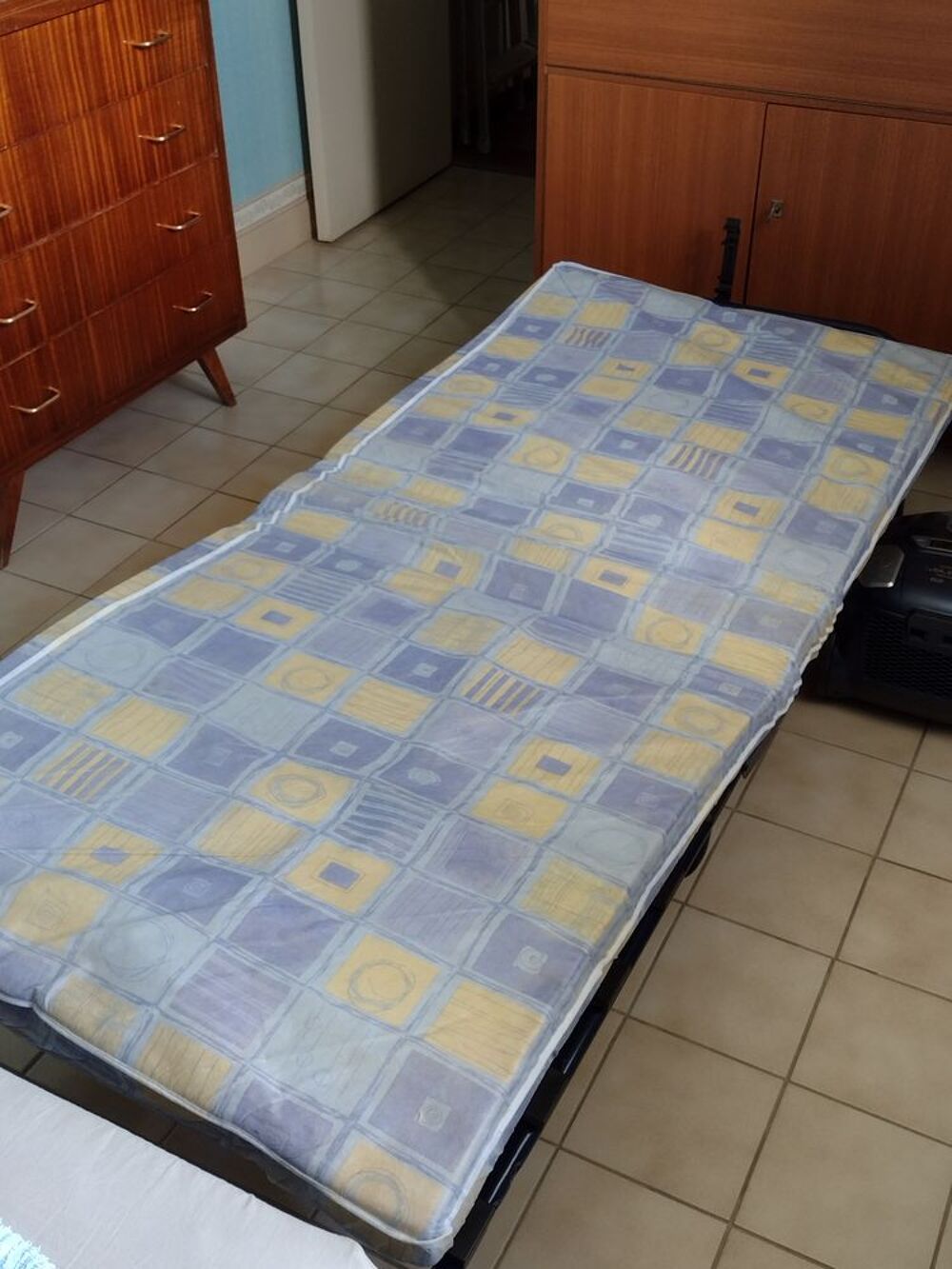 lit pliant 80x190 peu servi
Meubles