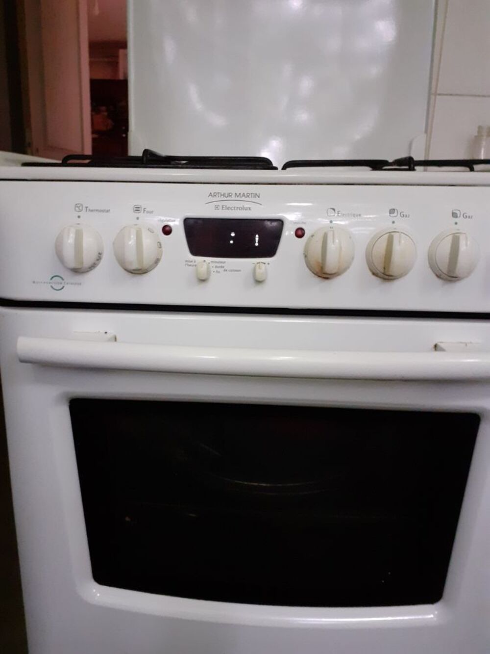 gazini&egrave;re 3 feux gaz et un electrique four electric 
Arthu Electroménager