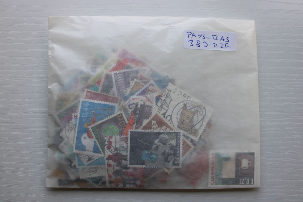 Pays-Bas 389 timbres diff&eacute;rents 