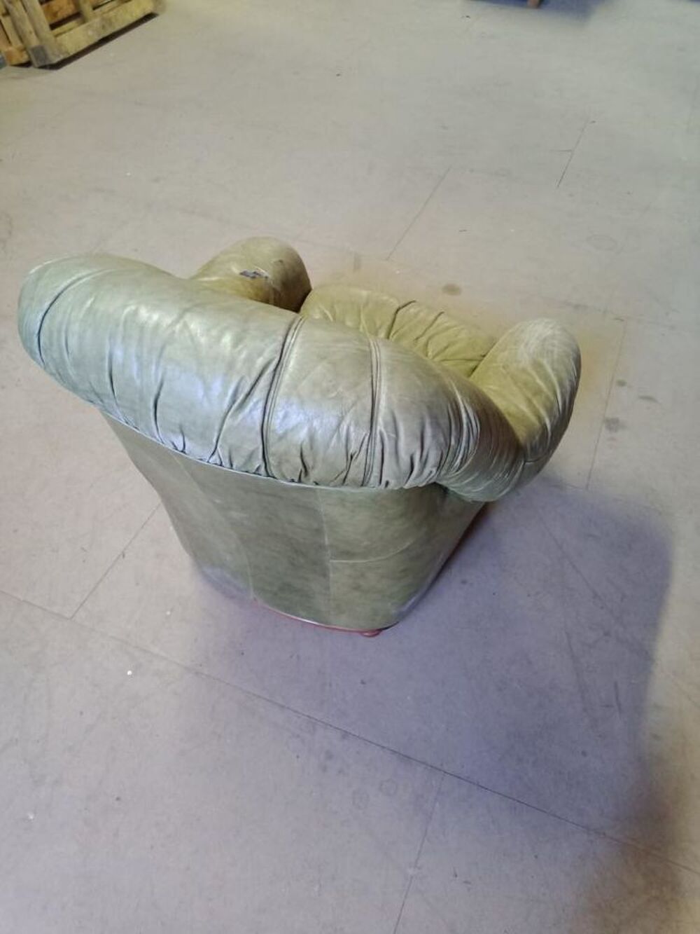 Fauteuil cuir &agrave; restaurer Meubles