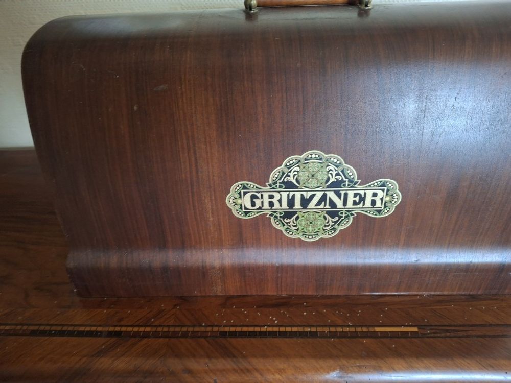 MACHINE A COUDRE GRITZNER Meubles