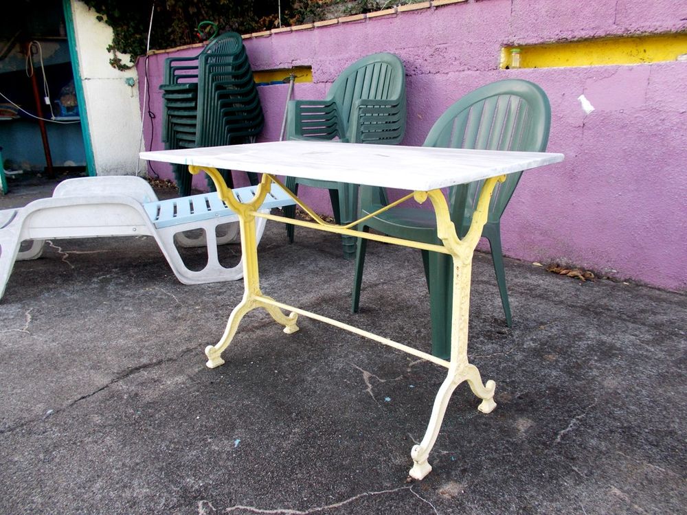 V&eacute;ritable table de bar bistrot en fonte et marbre Meubles