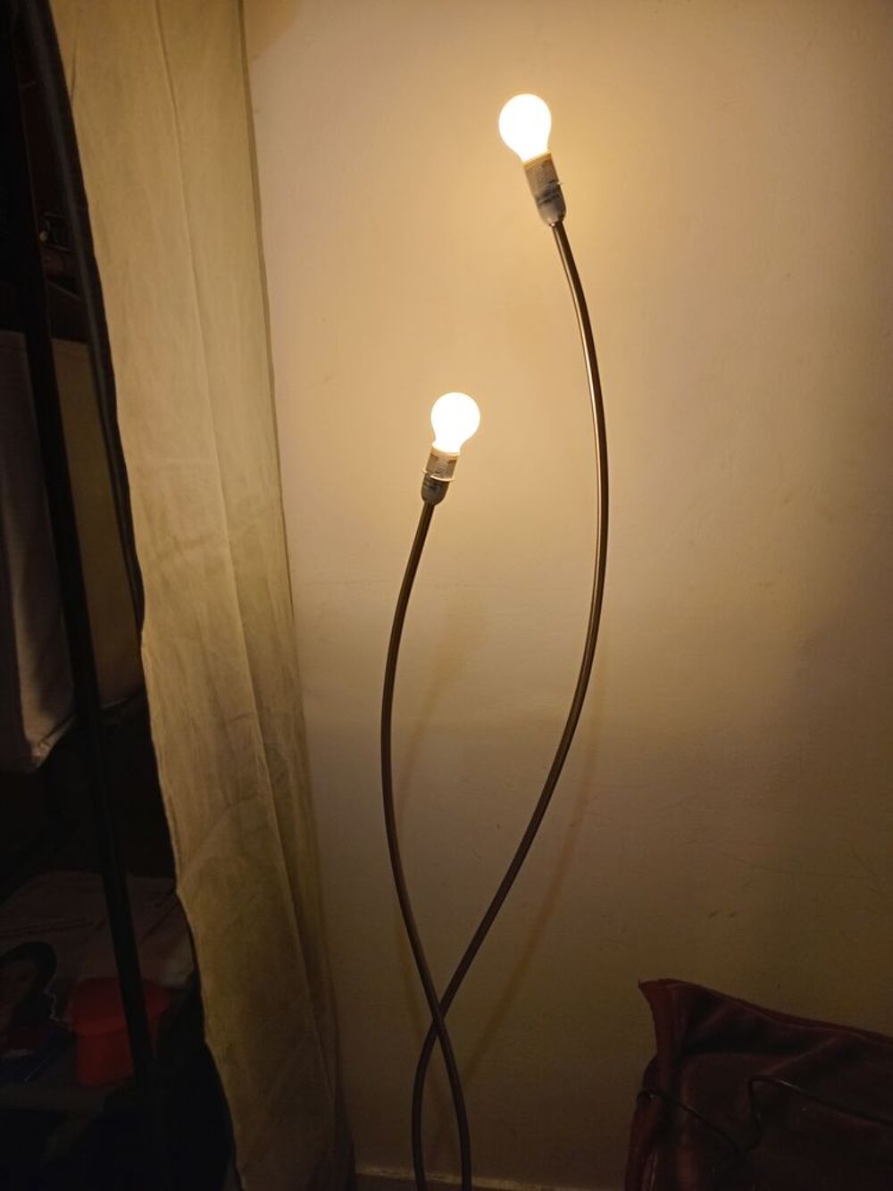 Luminaire Sur Un Pied Rond Maisons Du Monde Meubles