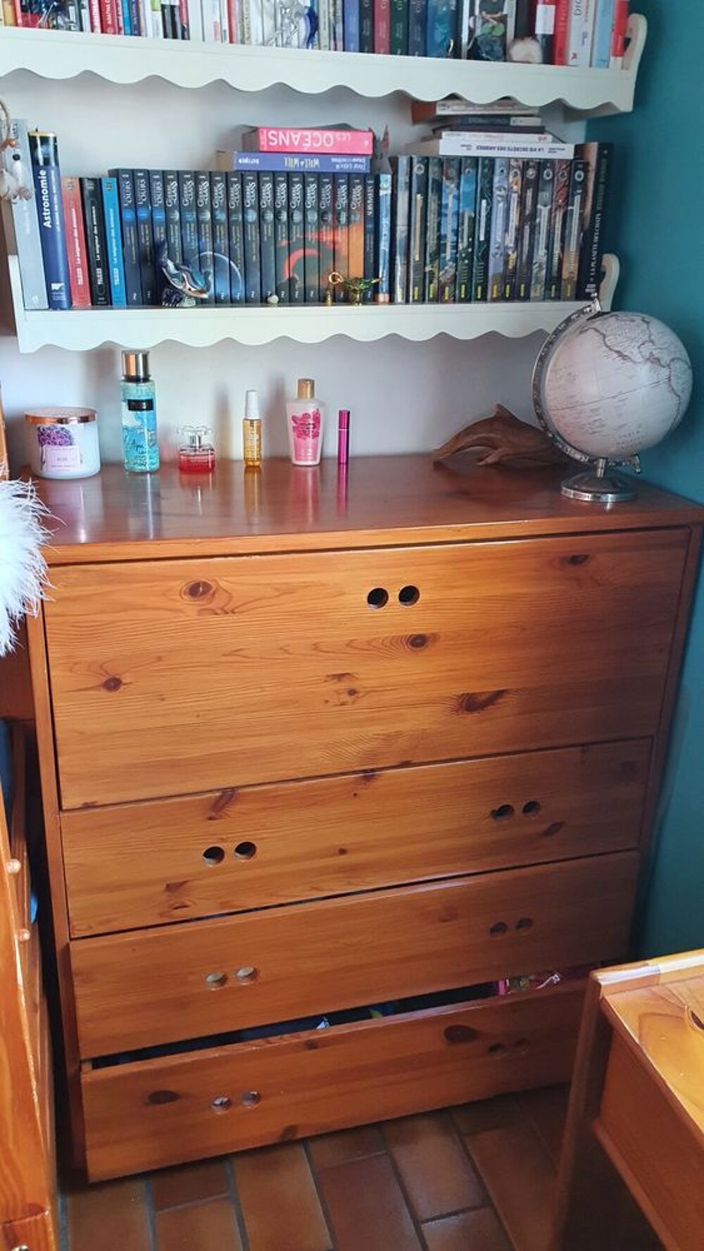 Bureau avec trois tiroirs Meubles