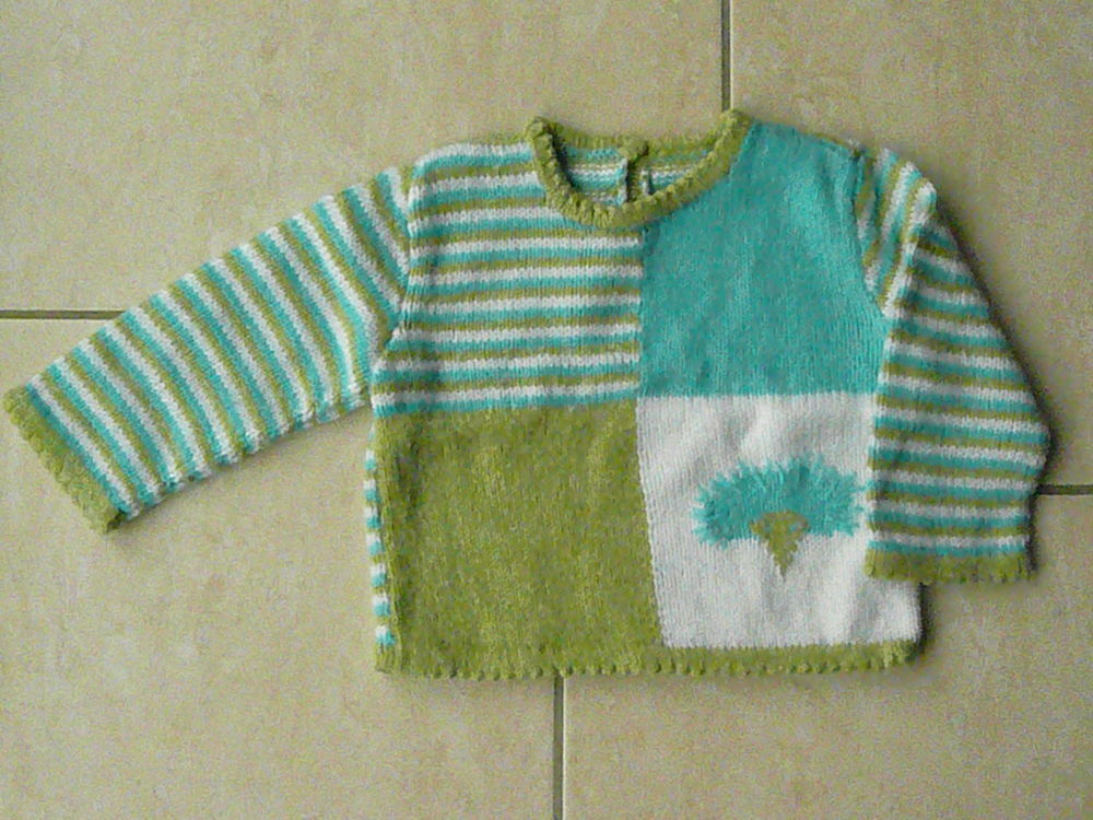 Pull bleu, vert et blanc 6 mois Puériculture