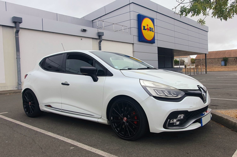 Renault Clio IV 1.6 Turbo 220 Energy RS Trophy EDC 2016 occasion Saint-R&eacute;v&eacute;rend 85220
